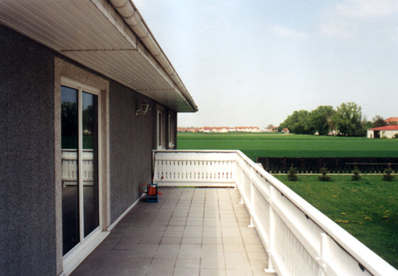 hundstage_img07: title: hundstage img07 author: donmartin supersets 2001 description: set keywords: renate martin, andreas donhauser, supersets, ulrich seidl, allegro film